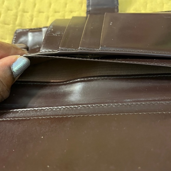 Gucci leather wallet. 100% Authentic. PreLoved but still lots of life left. - Picture 9 of 16